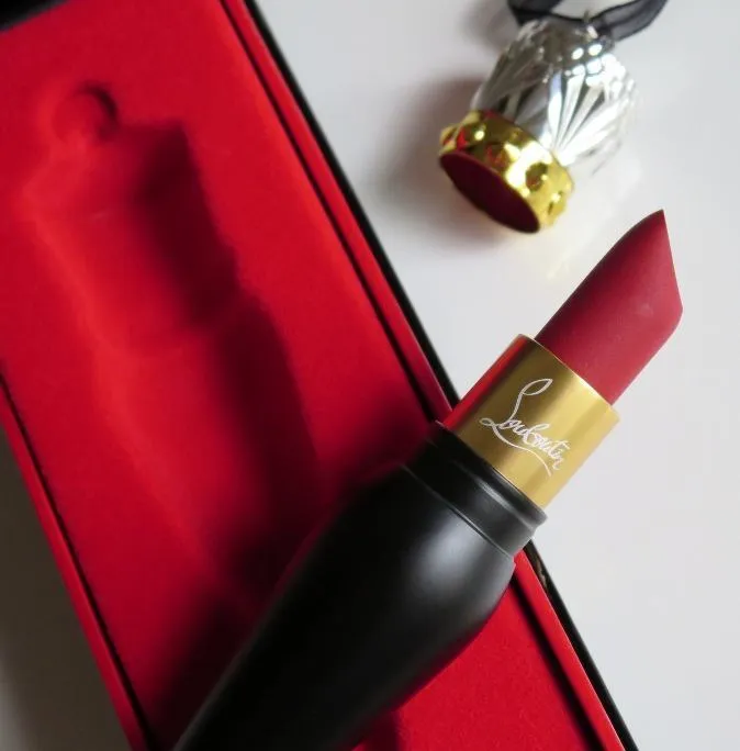 Christian Louboutin Velvet Matte Lip Colour in Rouge Louboutin 001 M - Son đỏ cao cấp sang chảnh