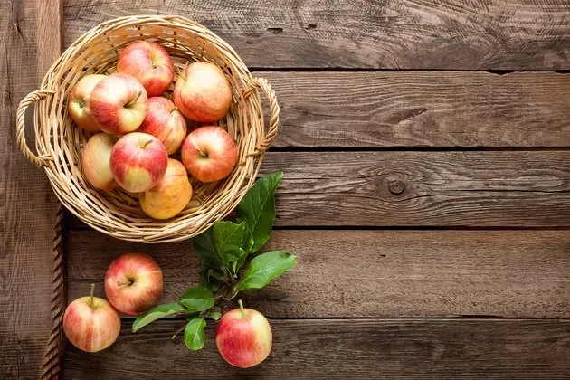 Làn da mịn màng nhờ dưỡng chất từ táo