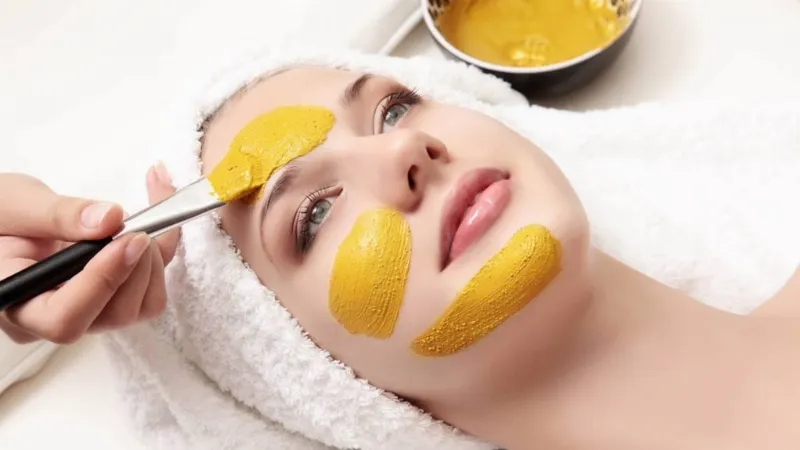 Mặt nạ mật ong và tinh bột nghệ