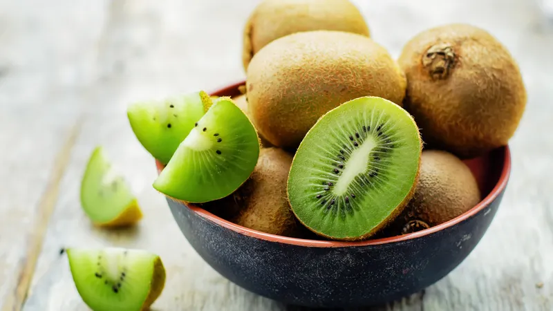 Quả kiwi giàu vitamin E và vitamin C