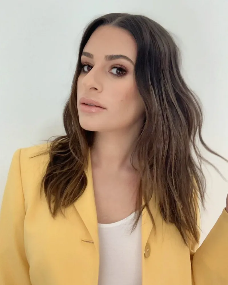 Lea Michele uống đủ nước để cải thiện làn da.