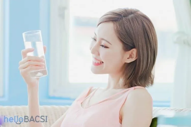 tháº£i Ä‘á»™c da máº·t: uá»‘ng Ä‘á»§ nÆ°á»›c
